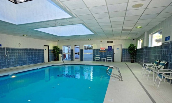 Altamont House | Two Spacious Units, Pool, Parking and Hut Tub