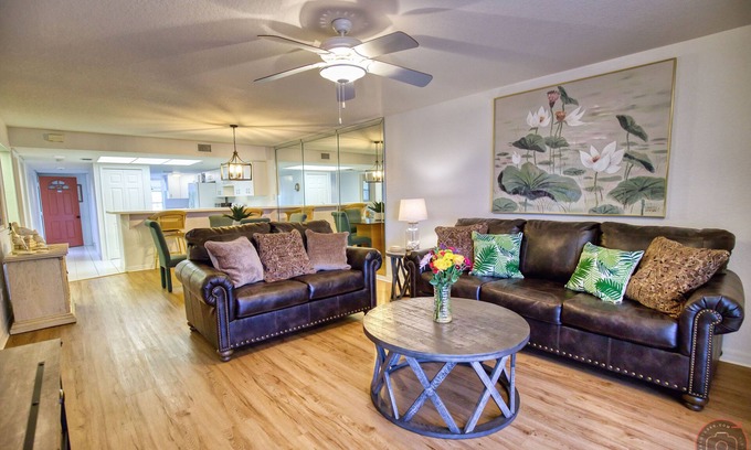 Englewood Condo | TwoMorrows Treasure: Beaches,Pickleball on Property,Boating,Biking, Golf, Nature