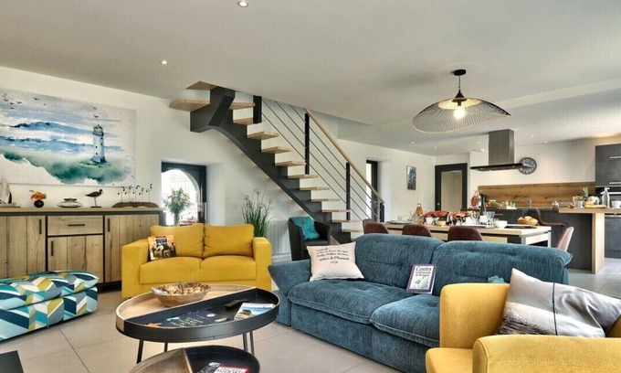 Plouescat House | Ty an heol in Plouescat, spa, garden and terraces