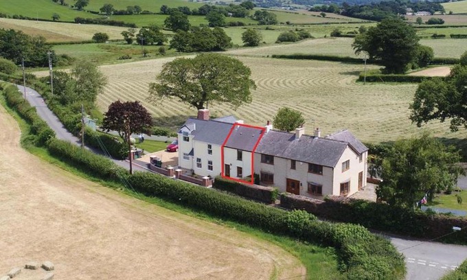 Henryd House | Ty Doli Cottage, rural location just outside Conwy town