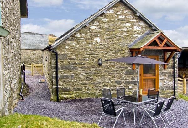 Capel Garmon House | Ty Isaf Penrhyddion