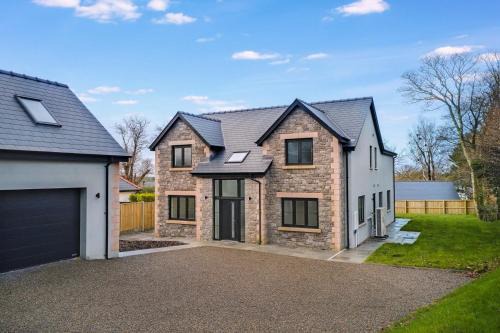 Houghton House | Ty Landsker