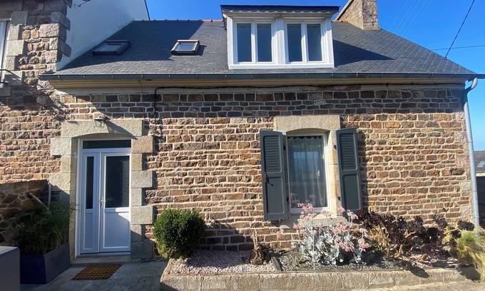 Loguivy House | TY LOUIS Meublé de tourisme 3* for 4 persons sea view, 2 min walk to the beach