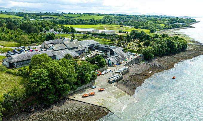 Bont Newydd Apartment | Ty Seiont - a house that sleeps 6 guests in 3 bedrooms