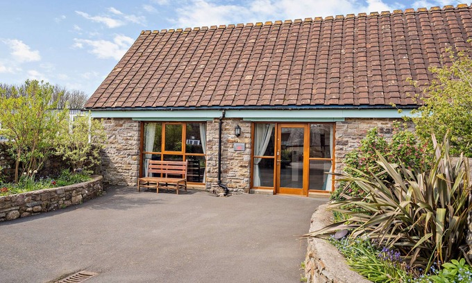 Port Talbot Cottage | Tyn Cellar Cottage - 2 bedroom self catering