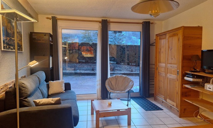 Saint-Chaffrey Apartment | Typical and south-facing ground floor apartment close to the trails and stores