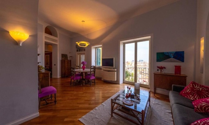 Montecalvario Apartment | Typical Neapolitan apartment city center, with breathtaking views of Vesuvius