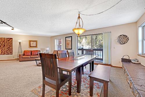 Four O'Clock Apartment | Tyra Summit A2B by Ski Country Resorts