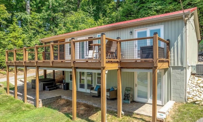 Lenoir City House | TyrrellsPass Lake Home Lenoir City (Fort Loudon)