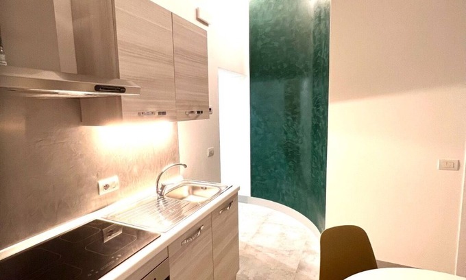 Arezzo Apartment | Ubertini House color and charm in a two-room apartment