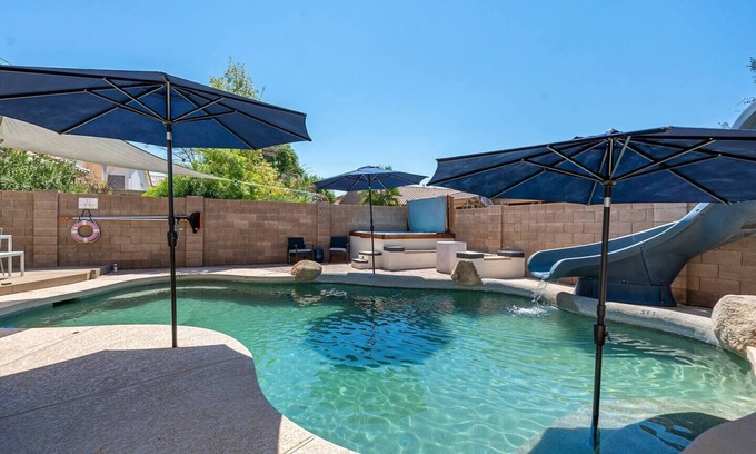 Artemina House | UHadMe at Gilbert~Pool w/Slide~FirePit~BBQ~HotTub