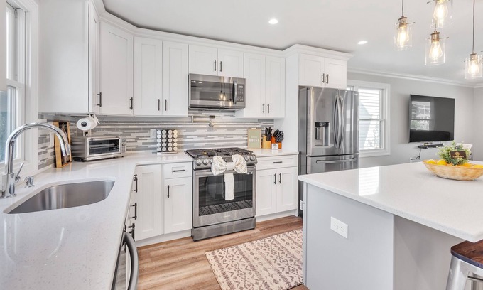 Lake Como House | Ultimate Belmar Beach Getaway - Sleeps 10 by RedAwning