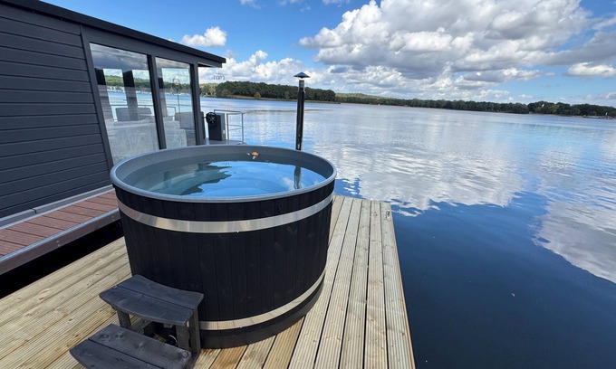 Middelaar House | Ultimate enjoyment in and on the water and in the hot tub