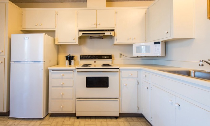 East End Apartment | Ultimate Family Vacation! Pool, Free Parking, Free Breakfast!