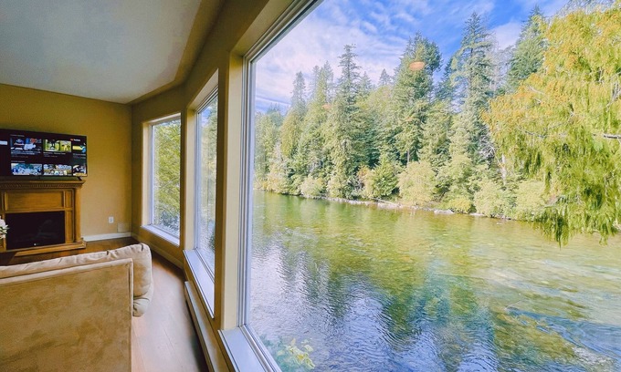 Campbell River House | Ultimate Fishing Escape: Reel in the Best Catches & Breathtaking River Views