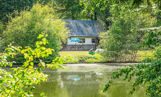 Vengeons House | Ultimate fun in the outdoor pool and at the lake!