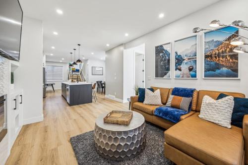 Southwest Calgary House | Ultimate Group Stay, 3 King Beds, 2 Suites