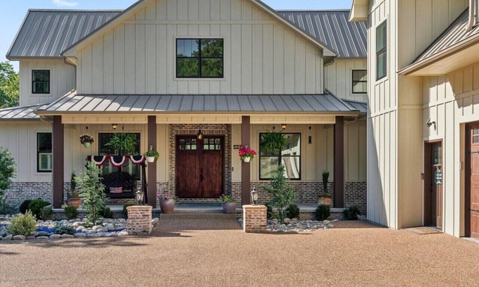 Eureka Springs House | Ultra Luxe Home in Eureka