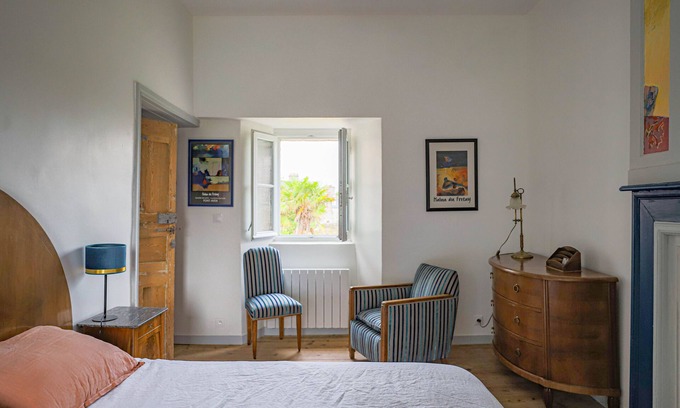 Plouarzel House | un Manoir du Xviième à Proximité des Plages et du Port, 4 Chambres, 7 Couchages