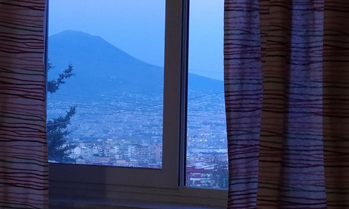 Naples Apartment | Una nuova luna ai Camaldoli