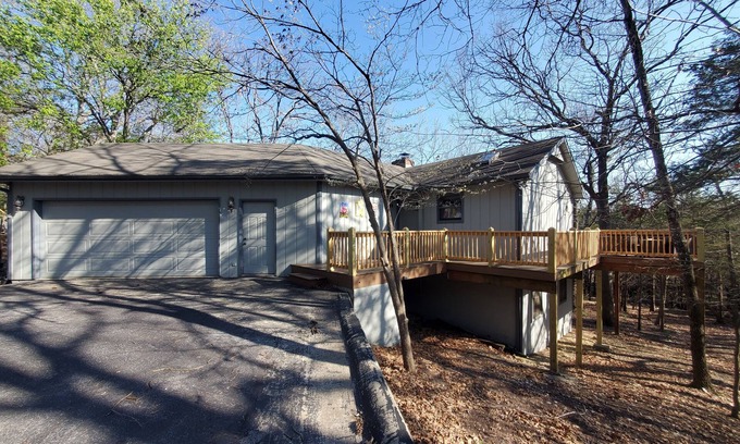 Lost Bridge Village House | Uncle Arnie's-Beautiful Lakefront Easy Walking Path to Lake