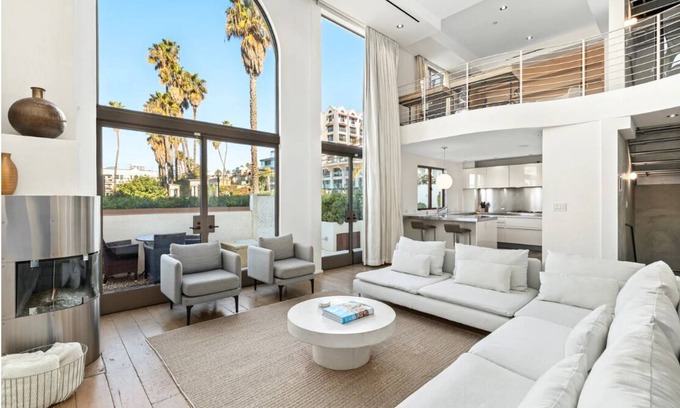 Downtown House | Under The Sun in Santa Monica