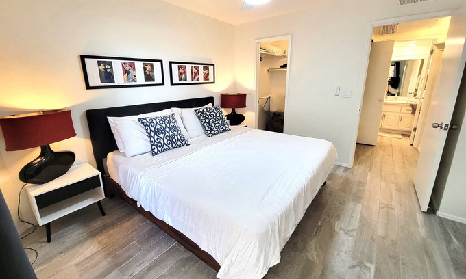 Paradise Valley Marketplace Condo | Undercover Condo on Golf Course