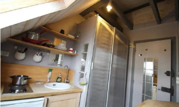 Porte-Saint-Martin Apartment | Une Garçonnière Sous les Toits - Joli Petit Studio Canal Saint Martin
