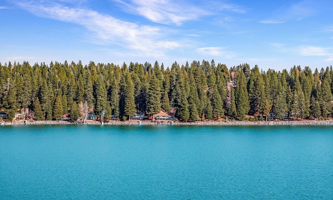 Hamilton Branch House | Unforgettable Lakefront 5+Bedroom in Lake Almanor
