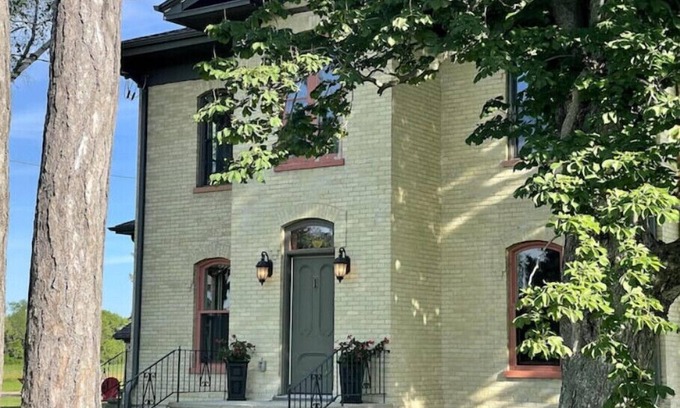 East Troy House | Unforgettable, Restored 1868 Italianate Farmhouse in peaceful countryside.