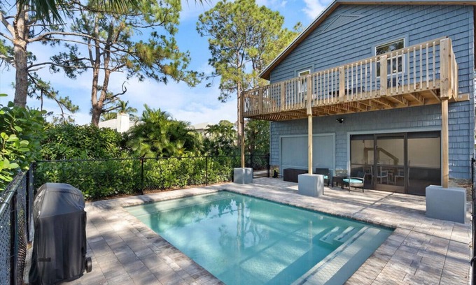 Palm Beach Country Estates Apartment | Unique 2-Level Home Pool, Lanai & RV Parking