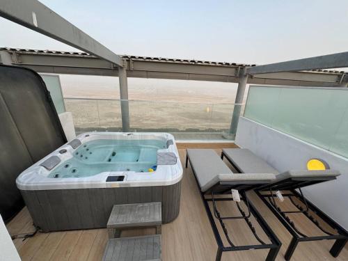 Masdar City Apartment | Unique 2bd Jacuzzi & Sunbed