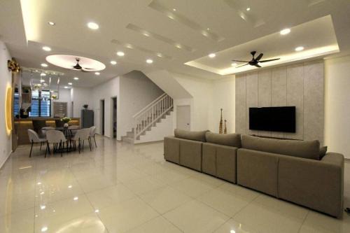 Malacca City House | Unique 3 Storey Near Jonker@Heritage (max 25pax)