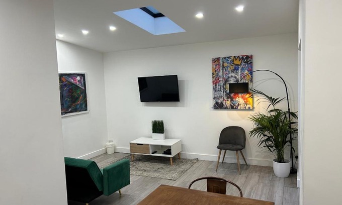 Minworth House | Unique 4 Bedroom House, ideal for HS2, Business People, Contractors & workers