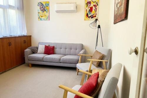 Surrey Hills House | Unique appt 2 Bdrm, Ground level, pets ok