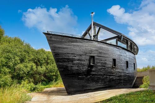 Liptovsky Mikulas House | Unique Boat Shaped House at Lakefront #instaWORTH