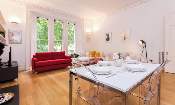 Pembridge Apartment | Unique Bright Apartment with Private Balcony