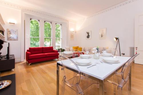 Lancaster Gate Apartment | Unique Bright Apartment with Private Balcony