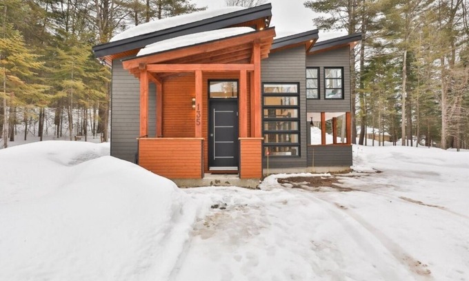 Les Pays-d'en-Haut Regional County Municipality House | Unique and Zen open concept house with mezannine, high ceilings near ski resorts