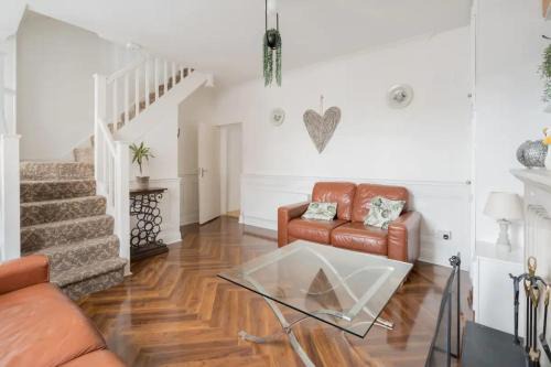 Broadstone Apartment | Unique & Central 3BD - Dublin City