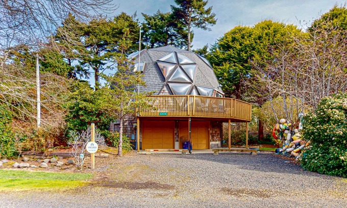 Otter Rock House | Unique Geodesic Dome Home with WiFi, Deck & Lovely Views - 2 Dogs OK