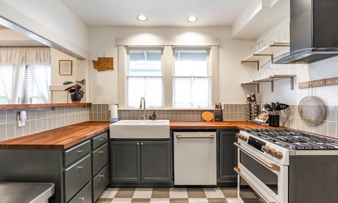 South Capitol House | Unique Historical Home Minutes from State Capitol