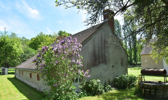 Combreux House | Unique Holiday Home with Pool in Combreux Centre