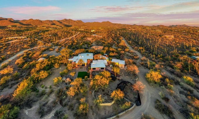 Tucson House | Unique Home/4 Acres/Private/5 BR 2 BA/Yoga