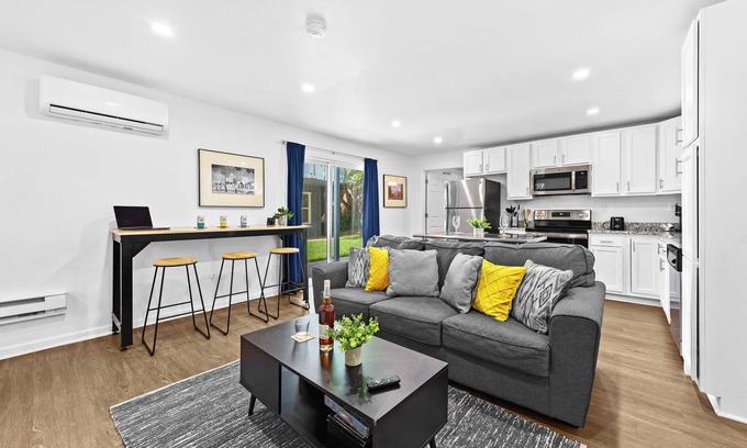 Phoenix Hill Apartment | Unique Re‑Nu Eco Stay! Work-Friendly w/Wifi | #5