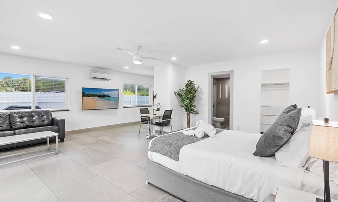 Deerfield Beach Apartment | Unique Retreat - Unit B: Homey First-floor Haven