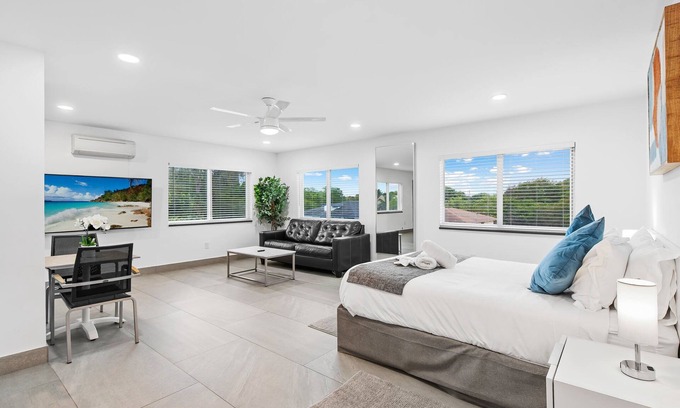 Deerfield Beach Apartment | Unique Retreat - Unit C: Charming 2nd-floor Escape