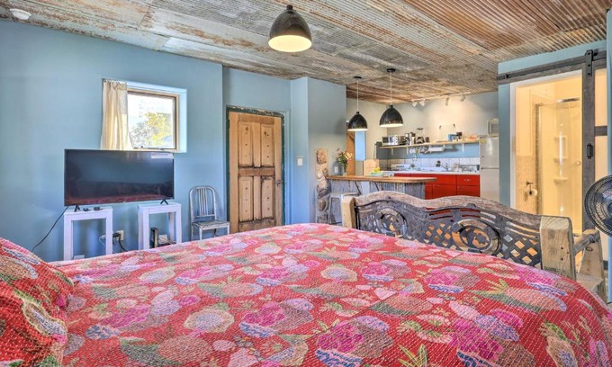 Santa Cruz Apartment | Unique Santa Cruz Studio about 25 Mi to Santa Fe