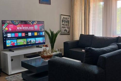 Lone Hill Apartment | Unique Stay- 1km to Monte Casino
