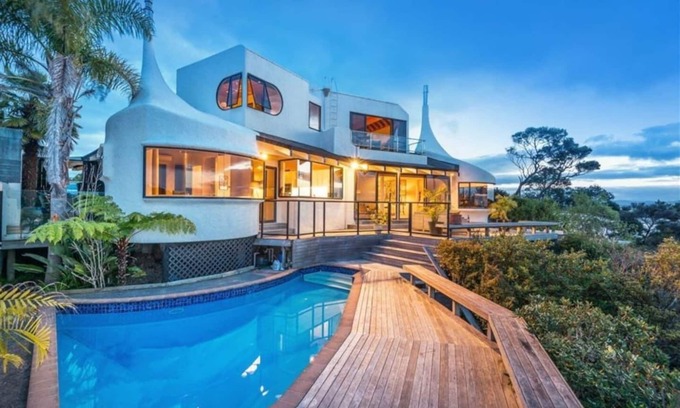 Beach Haven House | Unique Waterfront Retreat